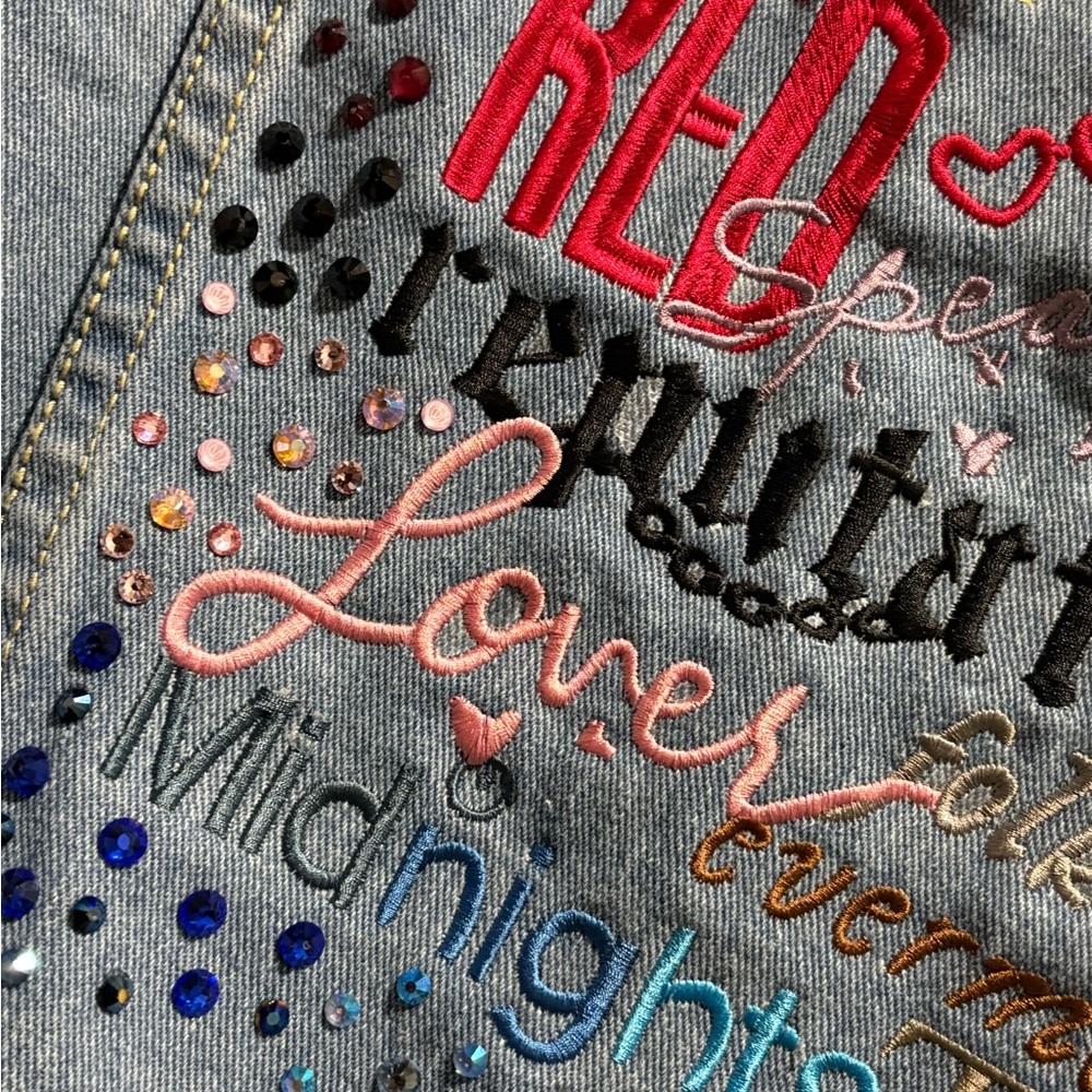 NWT Embroidered Taylor Swift Denim Jacket with text. women’s small. - Picture 7 of 15